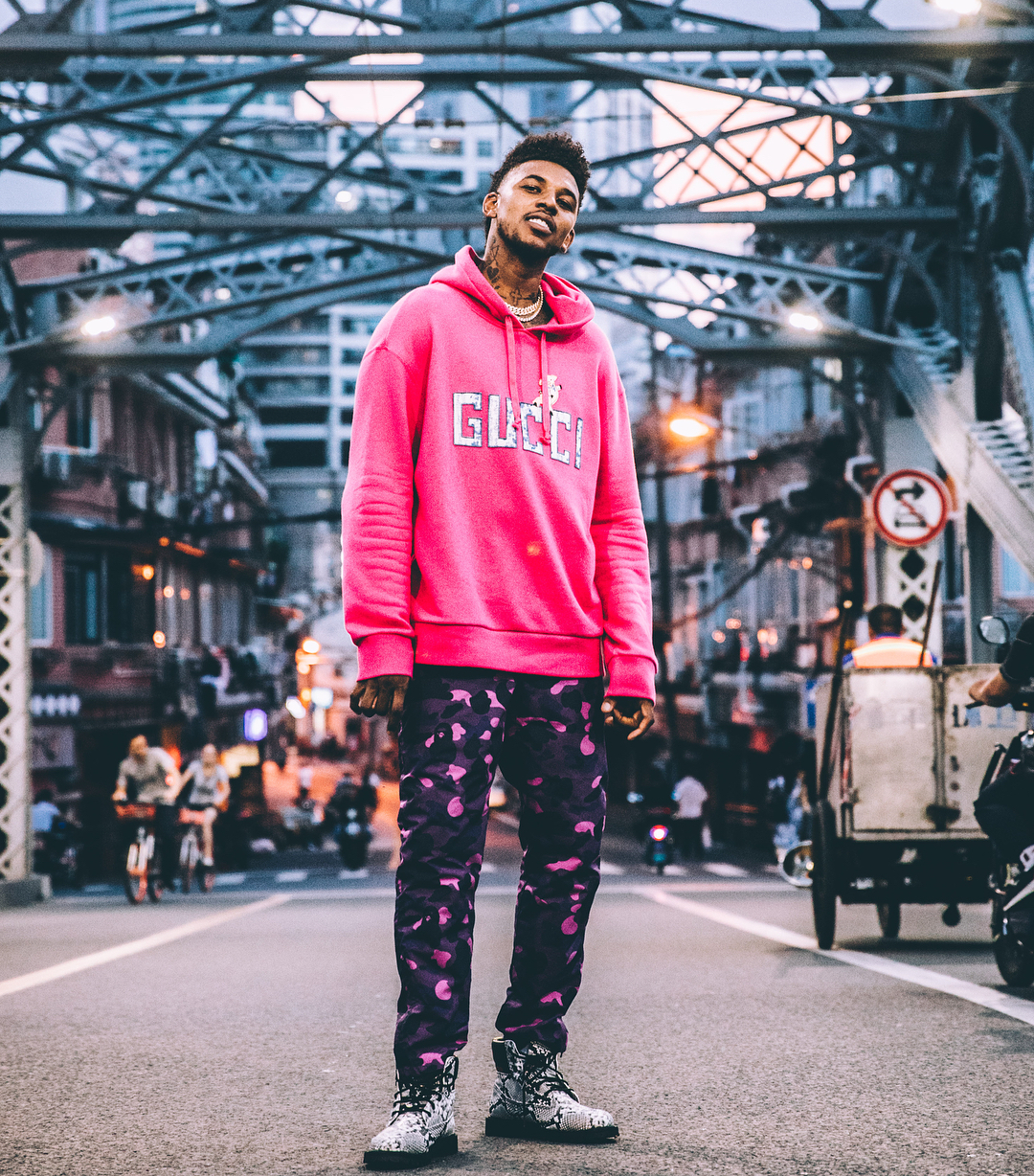 体坛记忆｜为了成为首位湖人女郎，保拉阿卜杜勒付出了多大的代价？（体坛往事｜为当首位湖人女郎，保拉·阿卜杜勒到底牺牲了什么？）