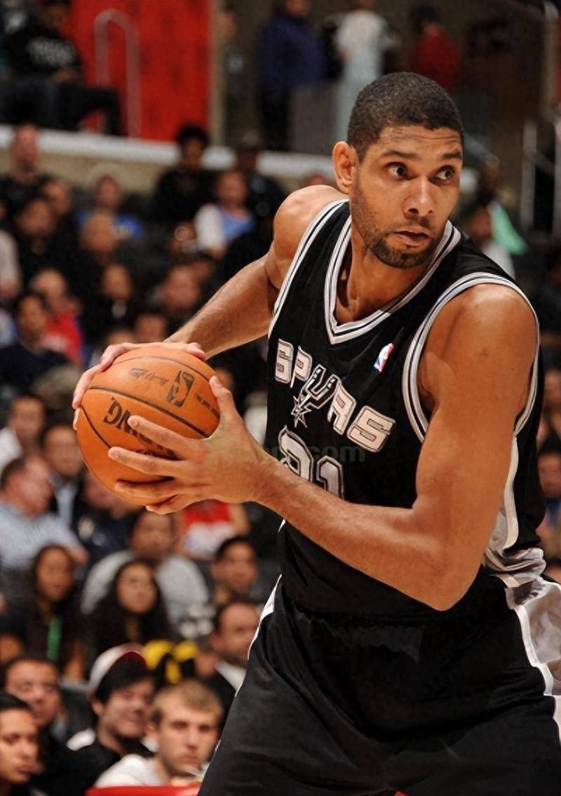 皇马相中曼联队长B费，他会是阿隆索的最好选择吗？（曼联队长B费获皇马青睐，他会是阿隆索的最佳人选吗？）