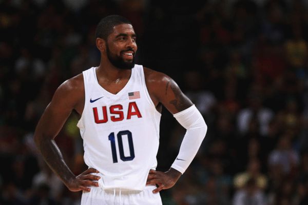 射门时速：眨眼之间，电光火石！没有什么比目睹球员...（风驰电掣的射门：一瞬即发，震撼全场）