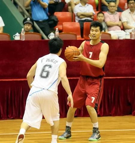 奥斯梅恩：对未能拿到世界杯入场券道歉，非洲杯目标是夺冠（奥斯梅恩为无缘世界杯致歉，非洲杯剑指冠军）