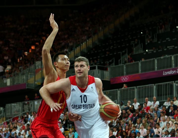 外线神准！齐麟半场8中5拿到16分 三分4中4（手感爆棚！齐麟半场16分，投篮8投5中三分4投4中）