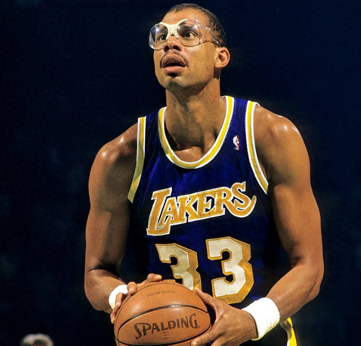 3C：退役三天前我和莱万说不想再为任何球队踢球，除非是巴萨（3C：退役前三天我告诉莱万，除了巴萨，我不会再为任何球队效力）