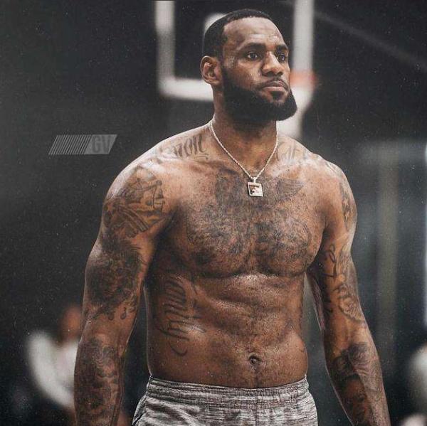 媒体人：同曦打得有些浙江的影子 缩短比赛时间对国家队有益（媒体人点评同曦：打法带有浙江风格，缩短比赛时长利于国家队）