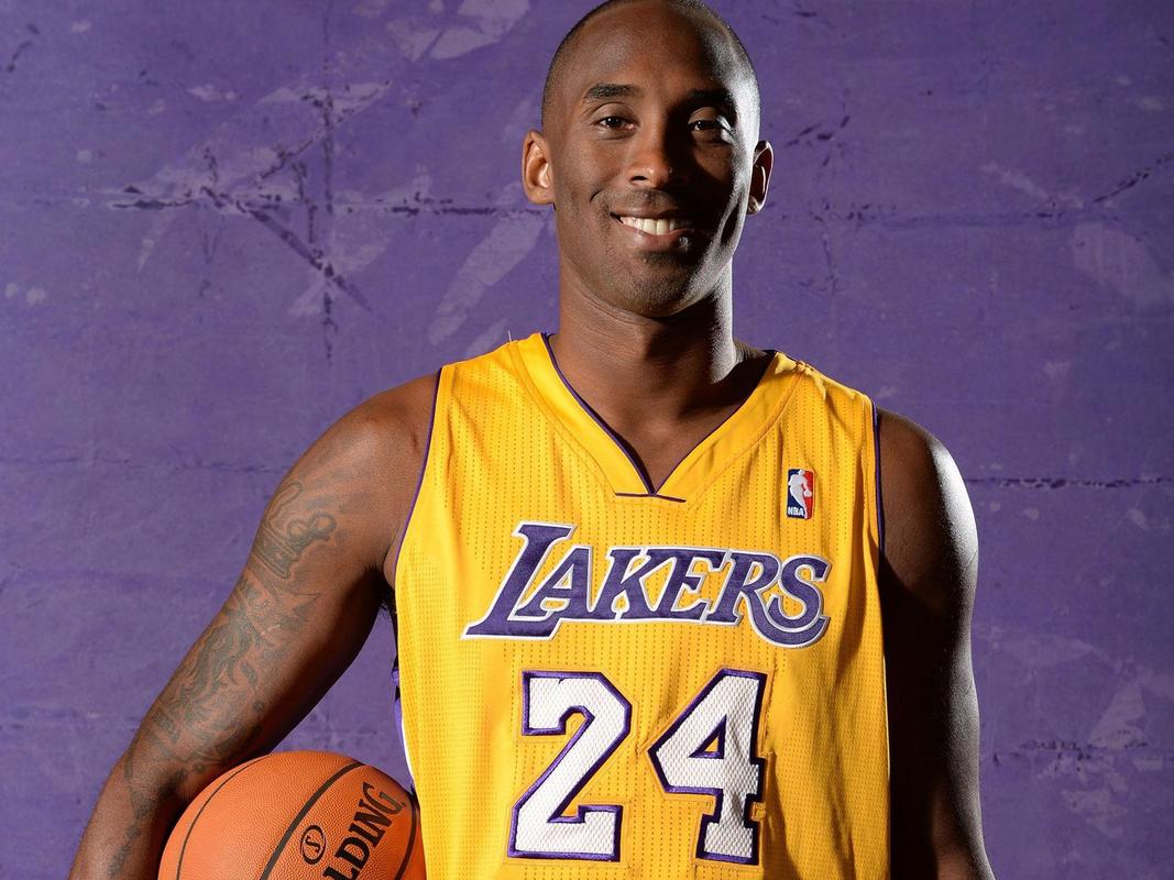 TA：皇马寻求引进后卫和中场；他们愿听取对罗德里戈的报价（TA：皇马欲补强后卫与中场，愿听取罗德里戈报价）