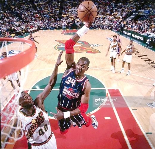 燃尽了！德罗赞末节绝平&加时准绝杀还输球 全场16中10空砍33分（拼尽一切！德罗赞末节追平、加时准绝杀仍憾负 16投10中空砍33分）