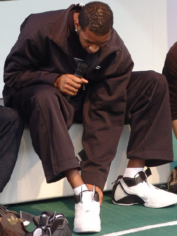 辽宁男篮在CBA杯赛中遭江苏逆转，杨鸣指出防守和心态问题，赛后将迎战NBL合肥狂风。（CBA杯赛辽宁男篮遭江苏逆转，杨鸣直言防守与心态欠佳，赛后将迎战NBL合肥狂风）